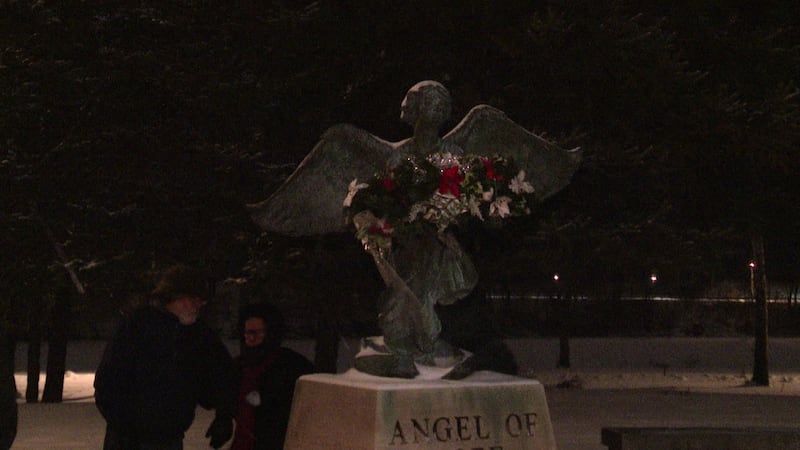 Pinhook Park in South Bend hosts annual candlelight remembrance for lost loved ones