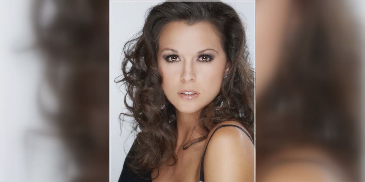Former Miss Indiana USA from Elkhart County wins Mrs. America