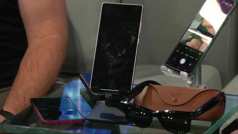 If you are looking for a last-minute Christmas gift for tech lovers in your life, Verizon Tech...